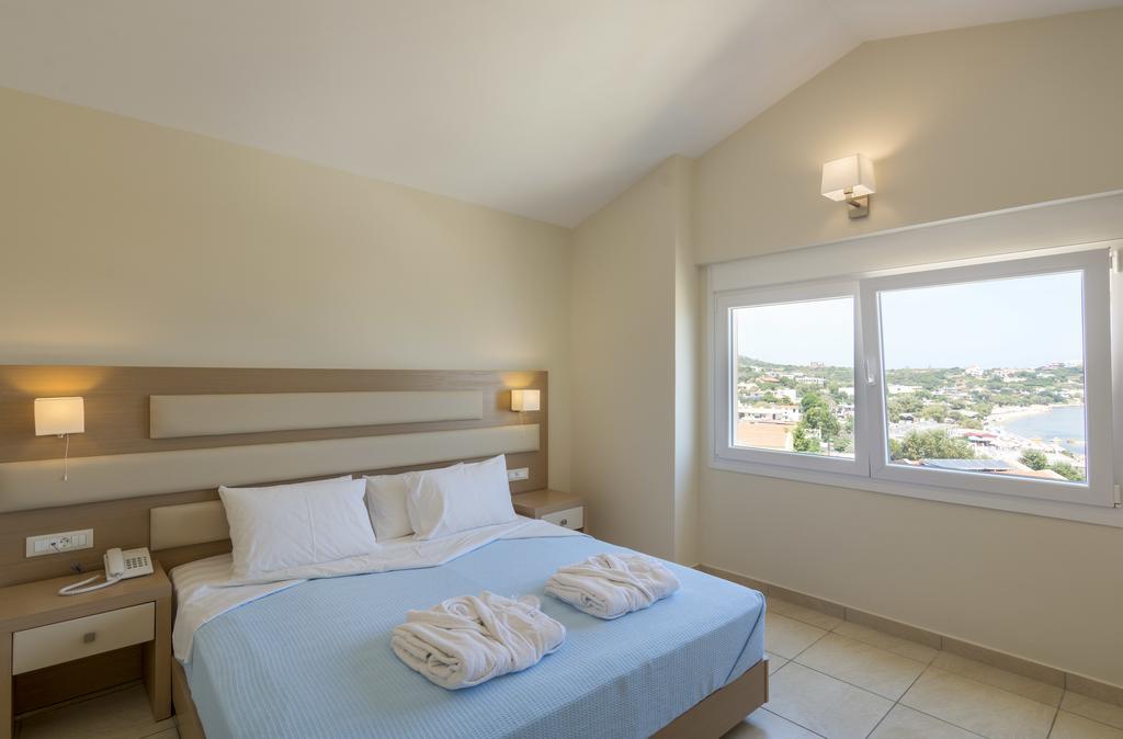 渡假村 Sea View & 4*